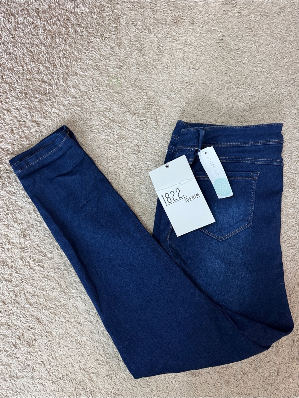 NWT 1822 Denim Women's Skinny Jeans in Deep Indigo Blue. Size 32